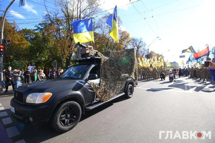 На Марші УПА в центрі Києва викатили гармату (фото)
