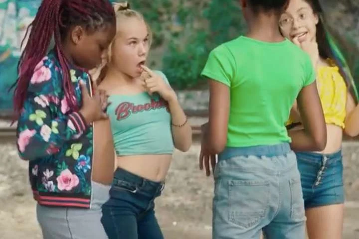 Netflix обвиняют в педофилии из-за фильма про 11-летних танцовщиц