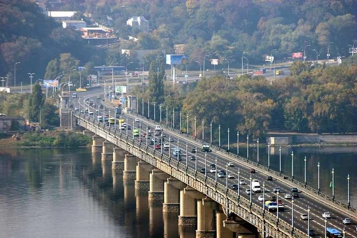 У суботу буде перекрито рух мостом Патона