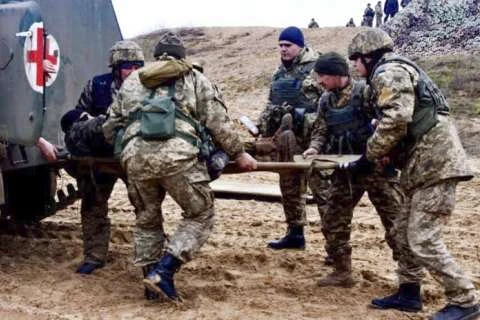На Донбасі окупанти поранили українського військового