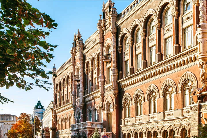 Нацбанк знизив в шість разів купівлю валюти на міжбанку