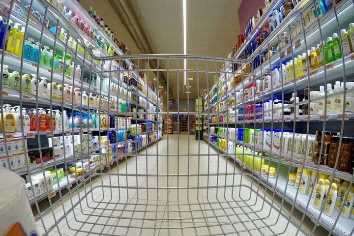 Фахівець розповів, як магазини змушують нас купувати непотрібну їжу