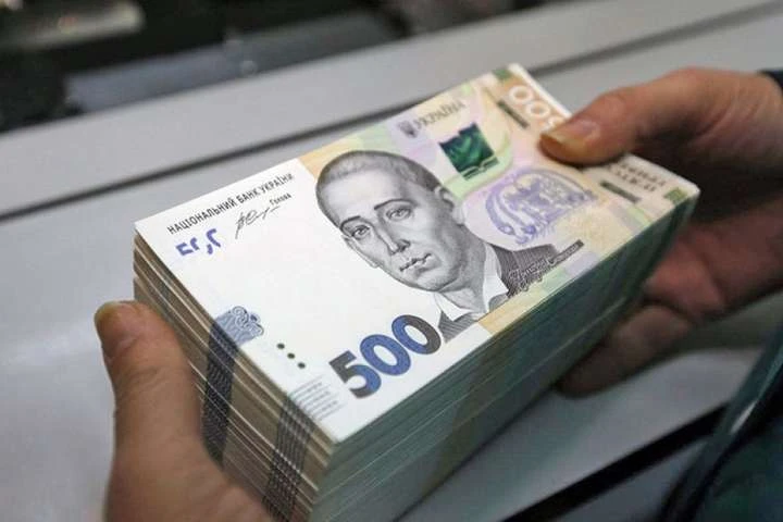 Банки знизили ставки по довгострокових депозитах у гривні