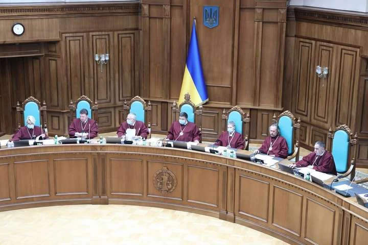 Асоціація адвокатів: рішення Конституційного суду щодо закону про запобігання корупції має бути виконане