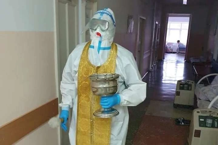 Як російські чаклуни в рясах воюють з коронавірусом