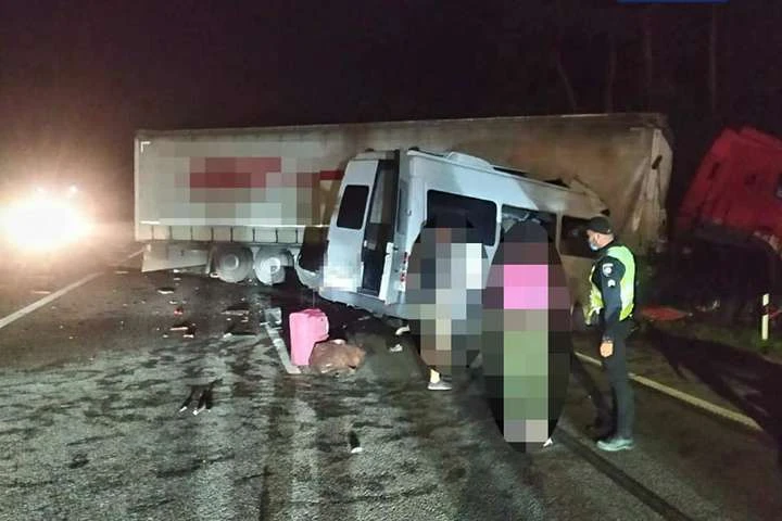 Жахливе ДТП на трасі під Києвом: п’ятеро загиблих, 20 травмованих (фото)
