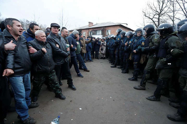 Бунт у Нових Санжарах: суд виніс вирок двом учасникам заворушень