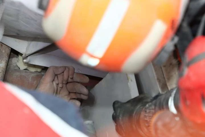 Під завалами 91 годину: в Ізмірі після землетрусу врятували 4-річну дівчинку