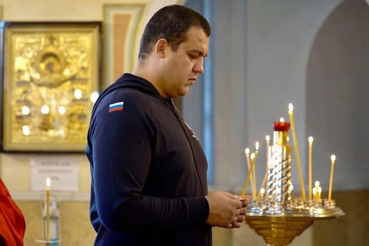 «Зустрінемо православного брата з хлібом-сіллю». Одіозний функціонер запросив Ломаченка у Росію