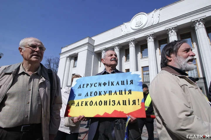Мовний омбудсмен б'є на сполох: сьогодні нардепи спробують витіснити українську з телебачення