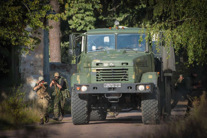 Як бійці УДО вчилися відбивати напади на кортежі. Фотогалерея