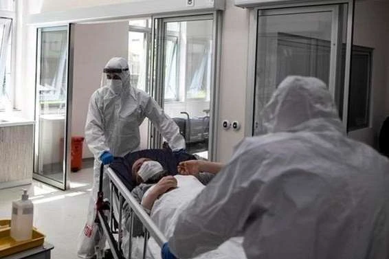 У Києві за добу знову майже тисяча нових хворих на коронавірус