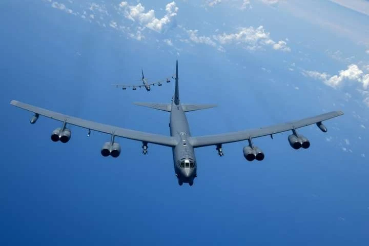 У США пояснили, навіщо їхні бомбардувальники літали до адмінкордону з Кримом