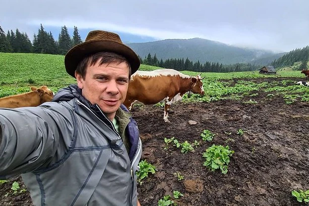 Жена Дмитрия Комарова необычно поздравила телеведущего с 38-летием (фото)