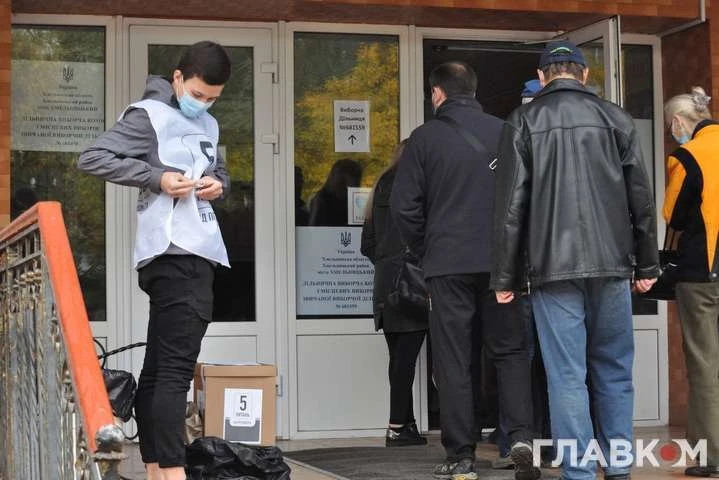 «Слуга народу» про опитування Зеленського: почнемо зі скорочення депутатів
