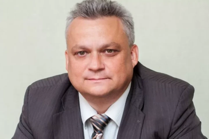 На Київщині помер директор школи, в якій приховували коронавірус у вчителів
