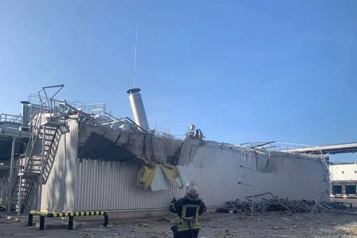 На столичному підприємстві стався вибух, двоє людей поранені