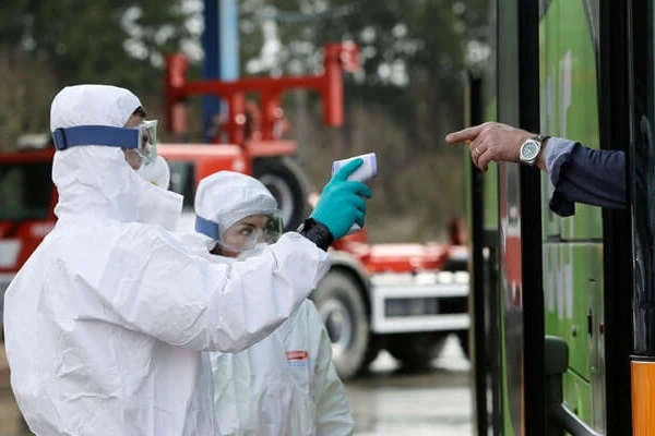 Франція скоротила термін самоізоляції до семи днів