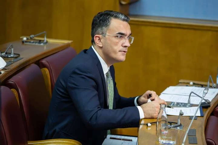 У Чорногорії звільнили міністра, який заперечував геноцид мусульман у Сребрениці