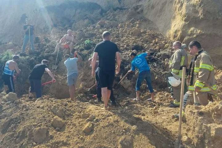 Річниця нападу Гітлера, оздоровлення від Зеленського, обвал на Одещині. Найголовніше за 22 червня