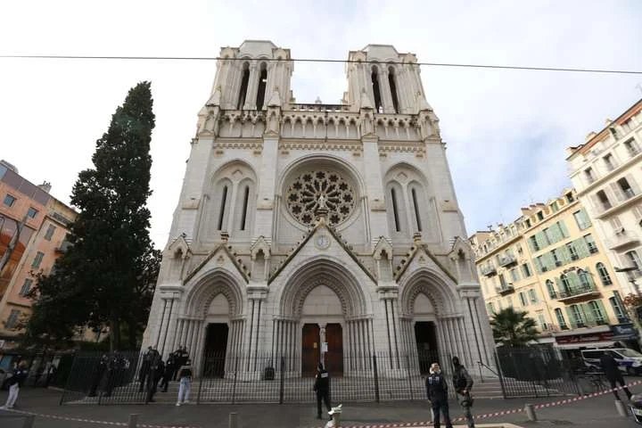 Серія збройних нападів терористів у містах Франції: максимально коротко про головне