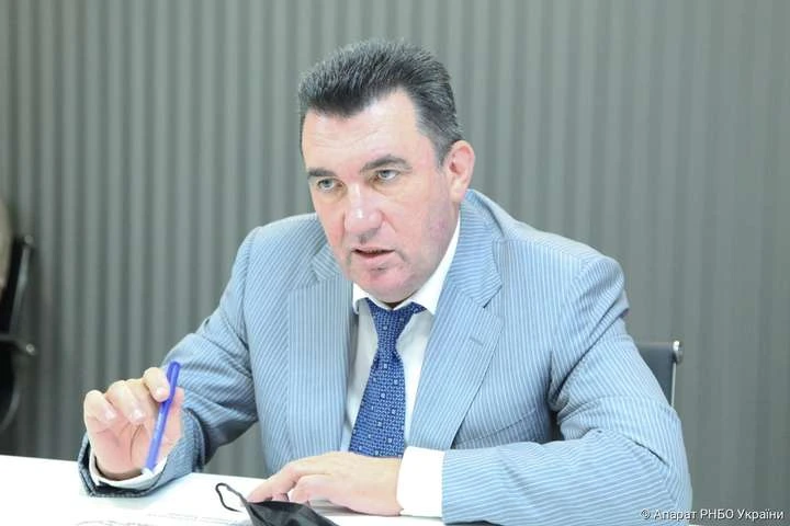 Конституційний суд не може ухвалювати рішення щодо самого себе – секретар РНБО
