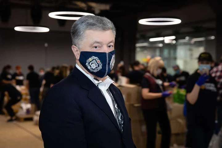 Хворий на коронавірус Порошенко почувається краще, – ЗМІ