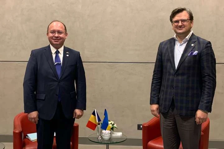 На полях Анталійського форуму Кулеба провів зустріч із міністром закордонних справ Румунії
