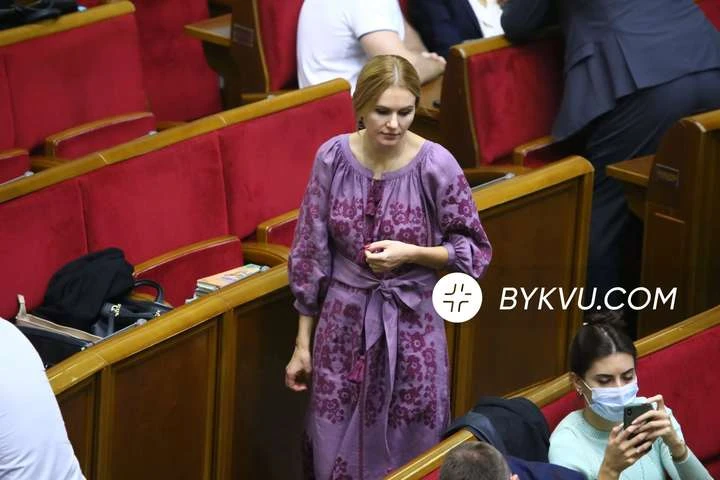 Депутатка Скороход у Раді просила купити сироп від кашлю