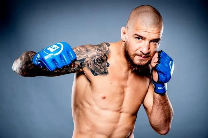 Чоловіки не плачуть. Амосов став першим українцем – чемпіоном Bellator