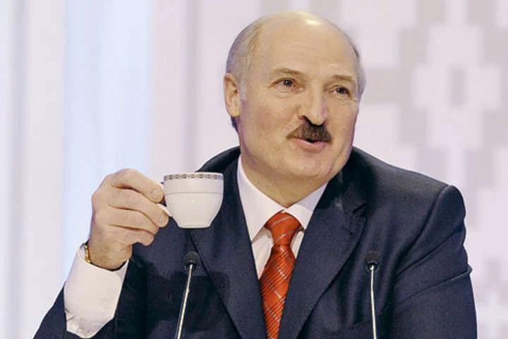 Лукашенко пообіцяв передати 80% повноважень уряду і парламенту