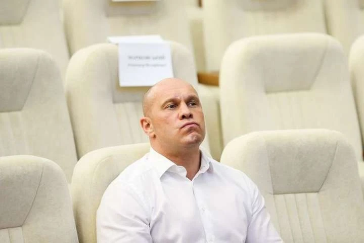 Дисертація Киви: як Шкарлет прикриває брехню