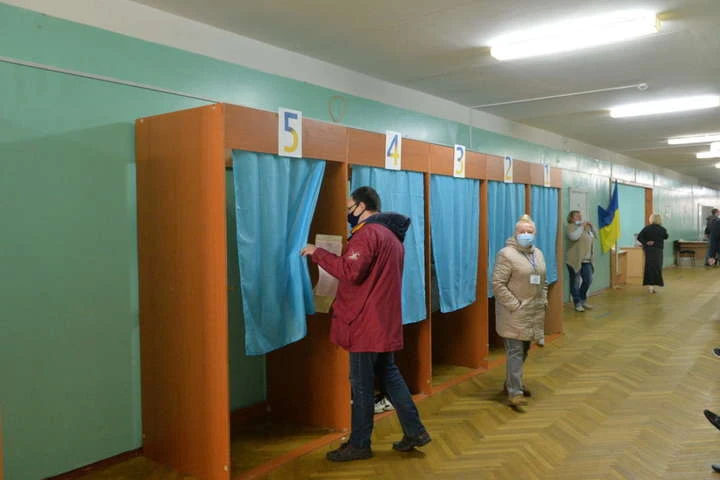 «Каруселі», знищення бюлетенів: поліція розповіла про порушення на виборах на Київщині