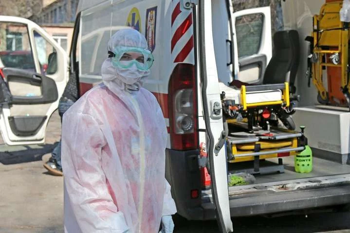 Оперативні дані МОЗ. В Україні за добу захворіло 2 328 осіб