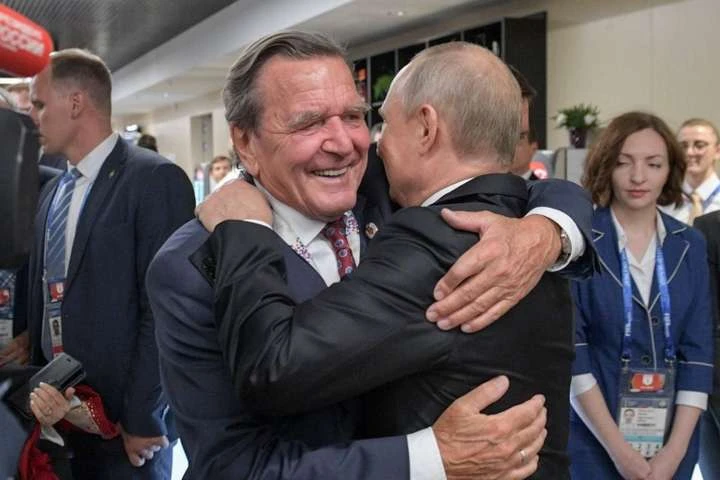У Німеччині закликали Шредера піти з бізнесу в Росії
