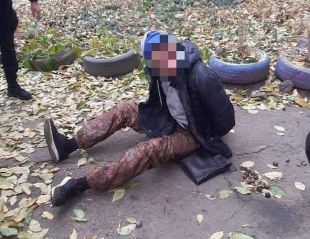 У Кривому Розі ще один неадекват вештався вулицею із ножем у руці (відео)