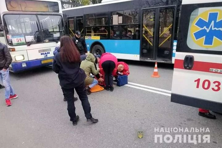 У Хмельницькому автобус збив двох дітей на переході