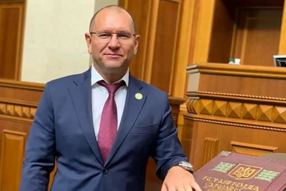 «Слуги народу» виявили у своїй фракції «ватного клоуна та обмежене створіння»