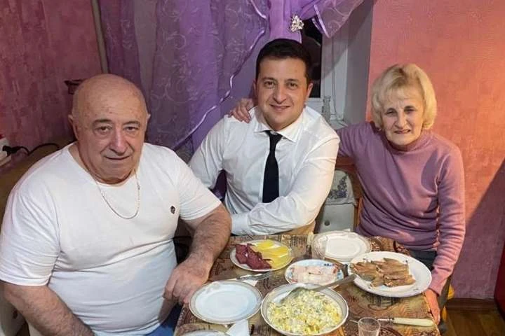 «На кухні, наодинці, за чаркою...» Зеленський опублікував поздоровлення батькові