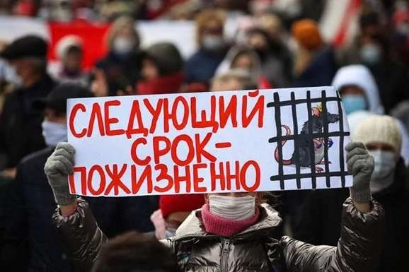 У Мінську на марш протесту вийшли тисячі пенсіонерів