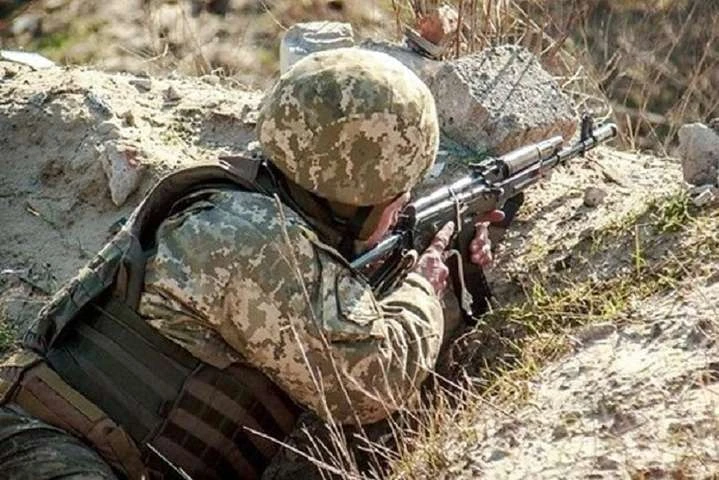 Доба на Донбасі: поранені двоє українських військових