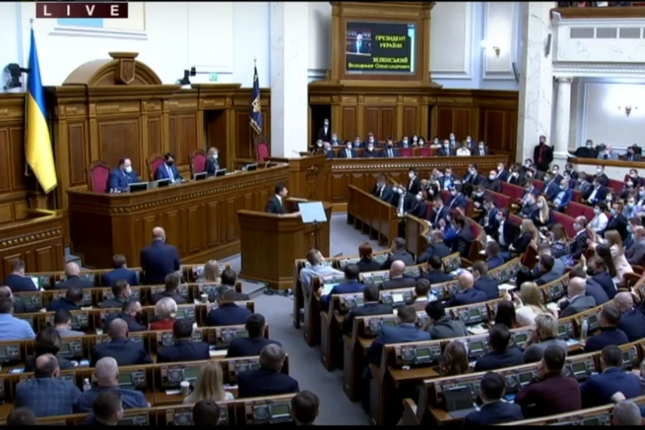 Зеленський відправляє на Донбас 120 «слуг народу»