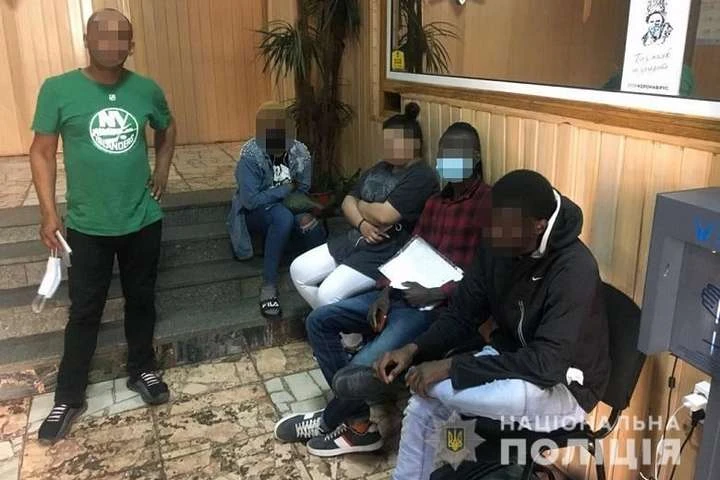 Під час облави в хостелах і на ринках Києва поліція виявила нелегалів (фото)