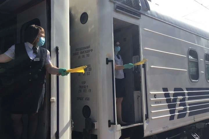 «Укрзалізниця» відновила посадку пасажирів у двох містах «червоної» зони