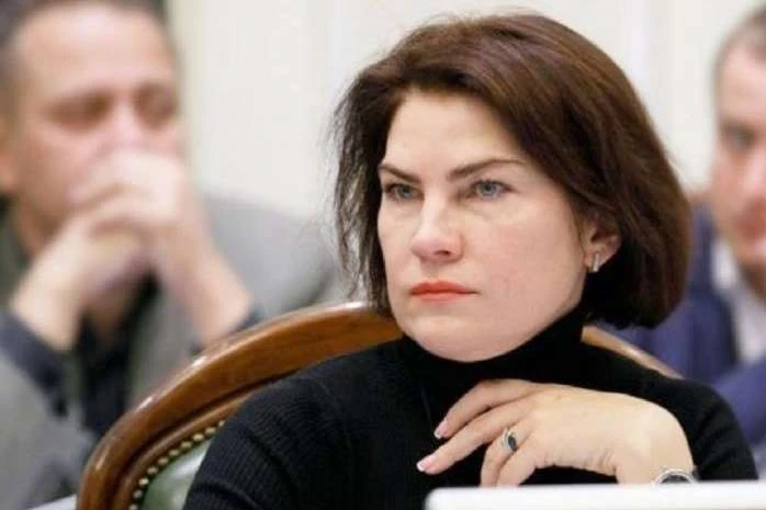 Венедиктова заявила, що їй на балкон кидали мертву птицю