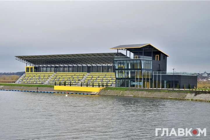 Велике будівництво. Як у Тернополі під маркою президентської програми доробляють водну арену (фото)