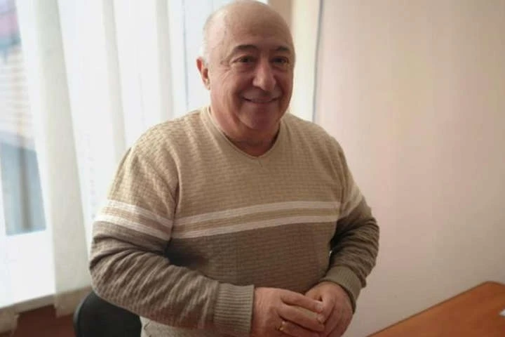 Кабмін хоче дати довічну стипендію батькові Зеленського (проєкт указу)