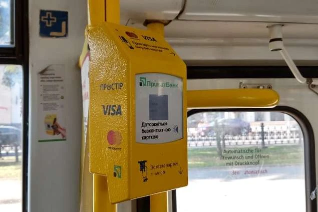 «Укрзалізниця» планує запустити в електропотягах безконтактну оплату проїзду