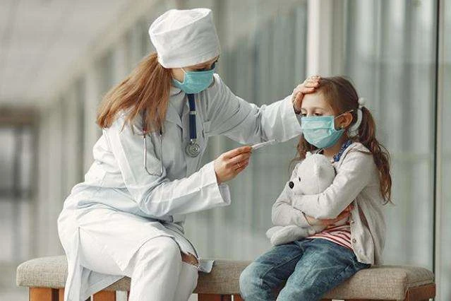 В Україні ковідом почали частіше хворіти діти