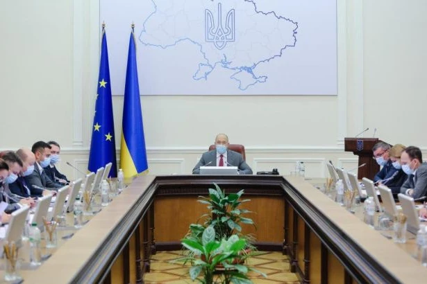 З 2021 року Кабмін скасує підвищення мінімальних зарплат вчителям